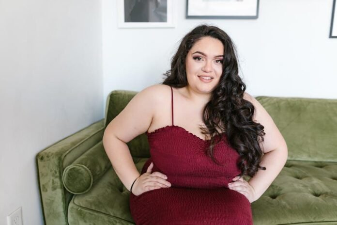 Best Dresses for Curvy Women: Maxi, Midi & More