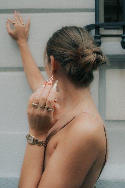 Chic Accessories to Complete Your Girls’ ‌Night Look